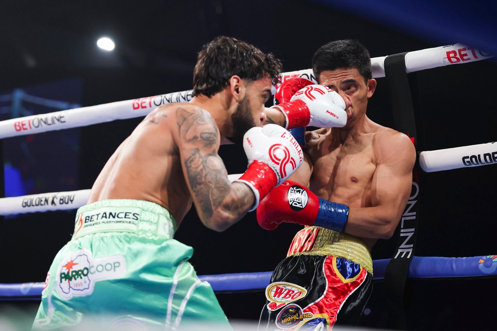 Oscar Collazo Pertahankan Gelar Juara Kelas Minimum WBA Usai Pukul KO Jayson Vayson