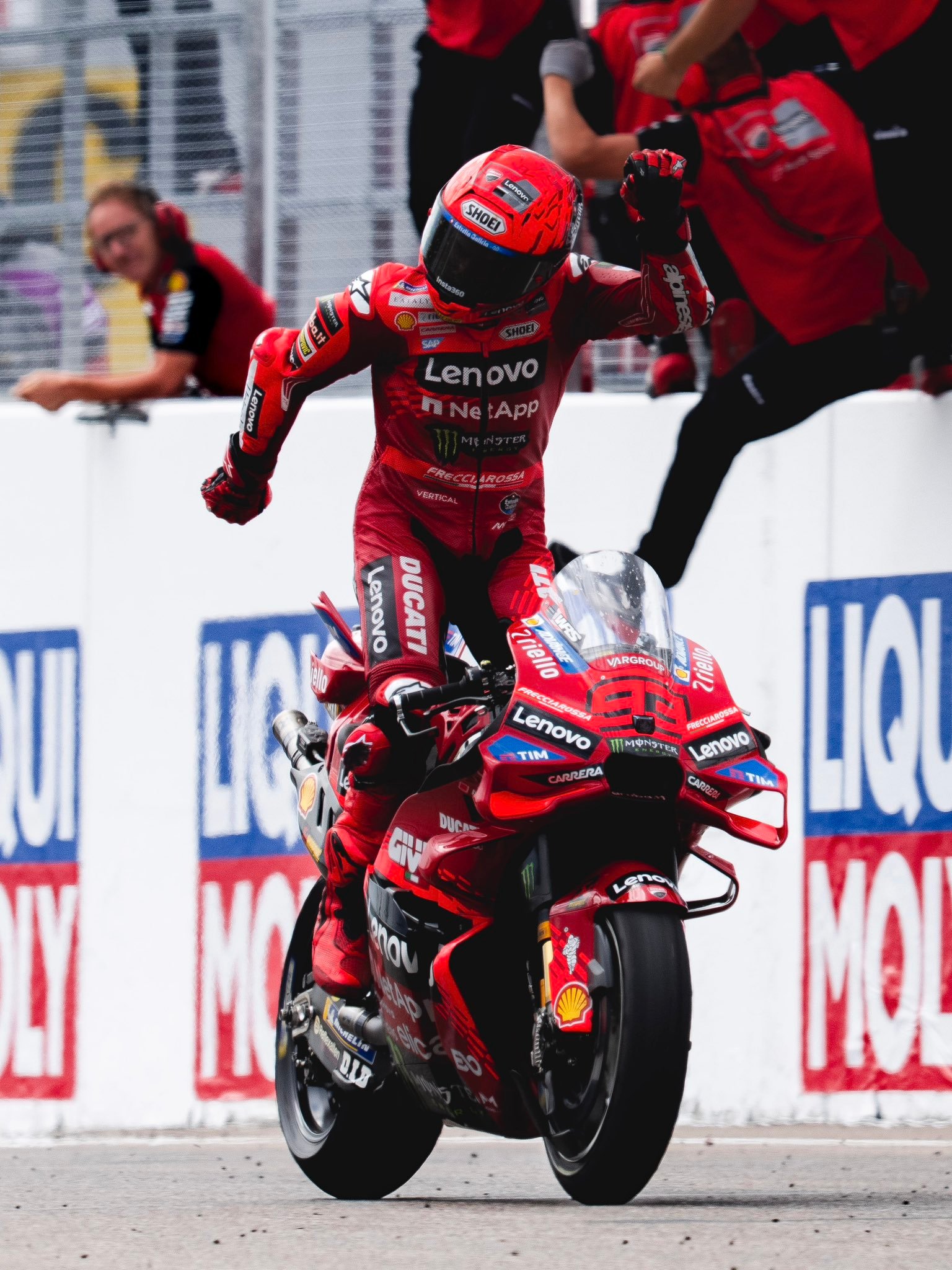 Bagaimana Cara Marc Marquez Selamat dari MotoGP Jerman yang Penuh Crash?