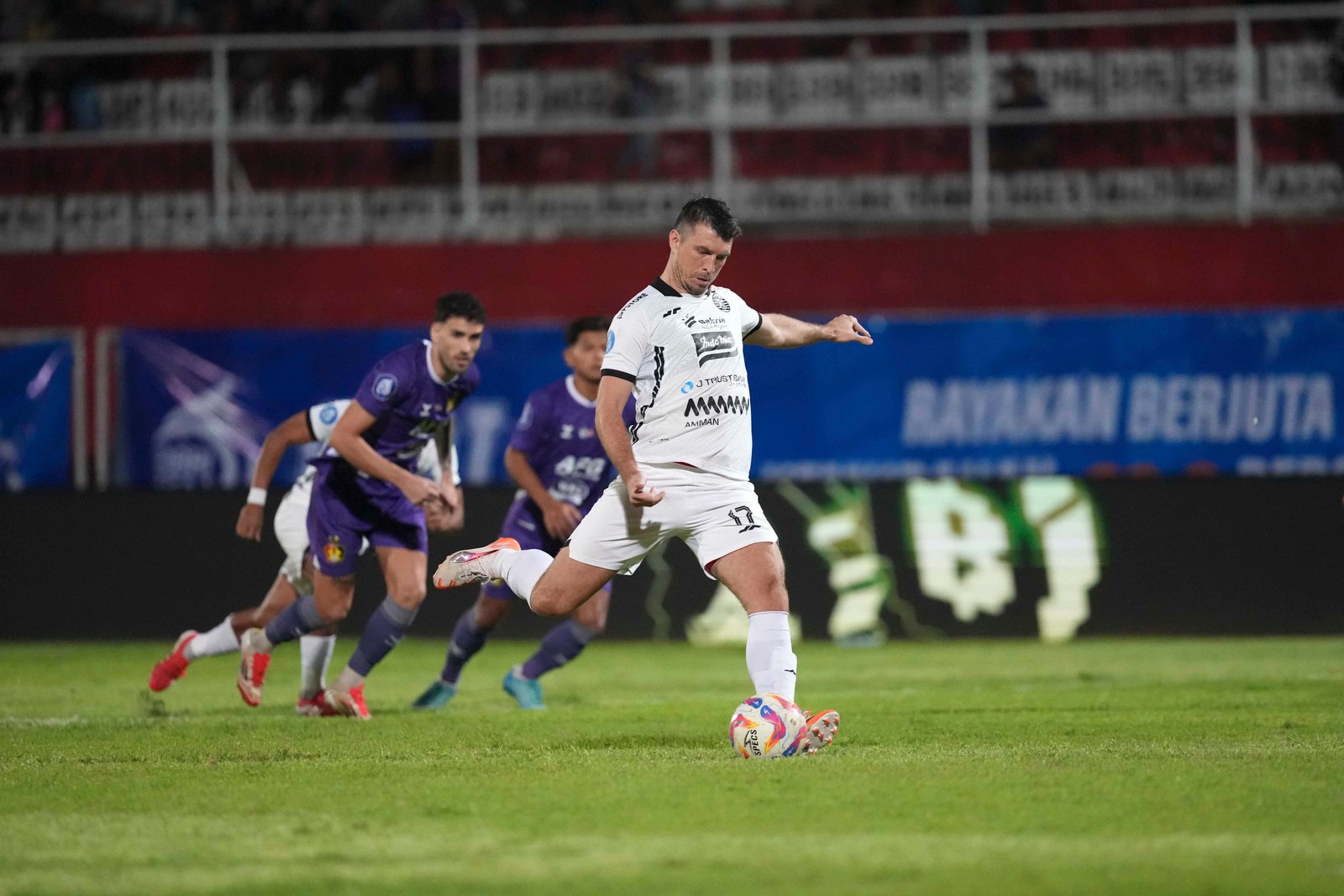 Hasil dan Klasemen Liga 1: Tekuk Persik Kediri, Persija Akhiri Paceklik Kemenangan
