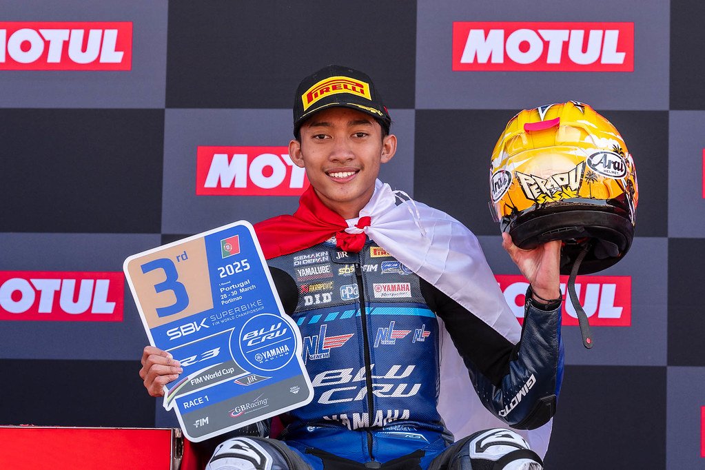 Arai Agaska Pede Bisa Taklukan Donington Park di  FIM R3 BLU CRU World Cup 2025