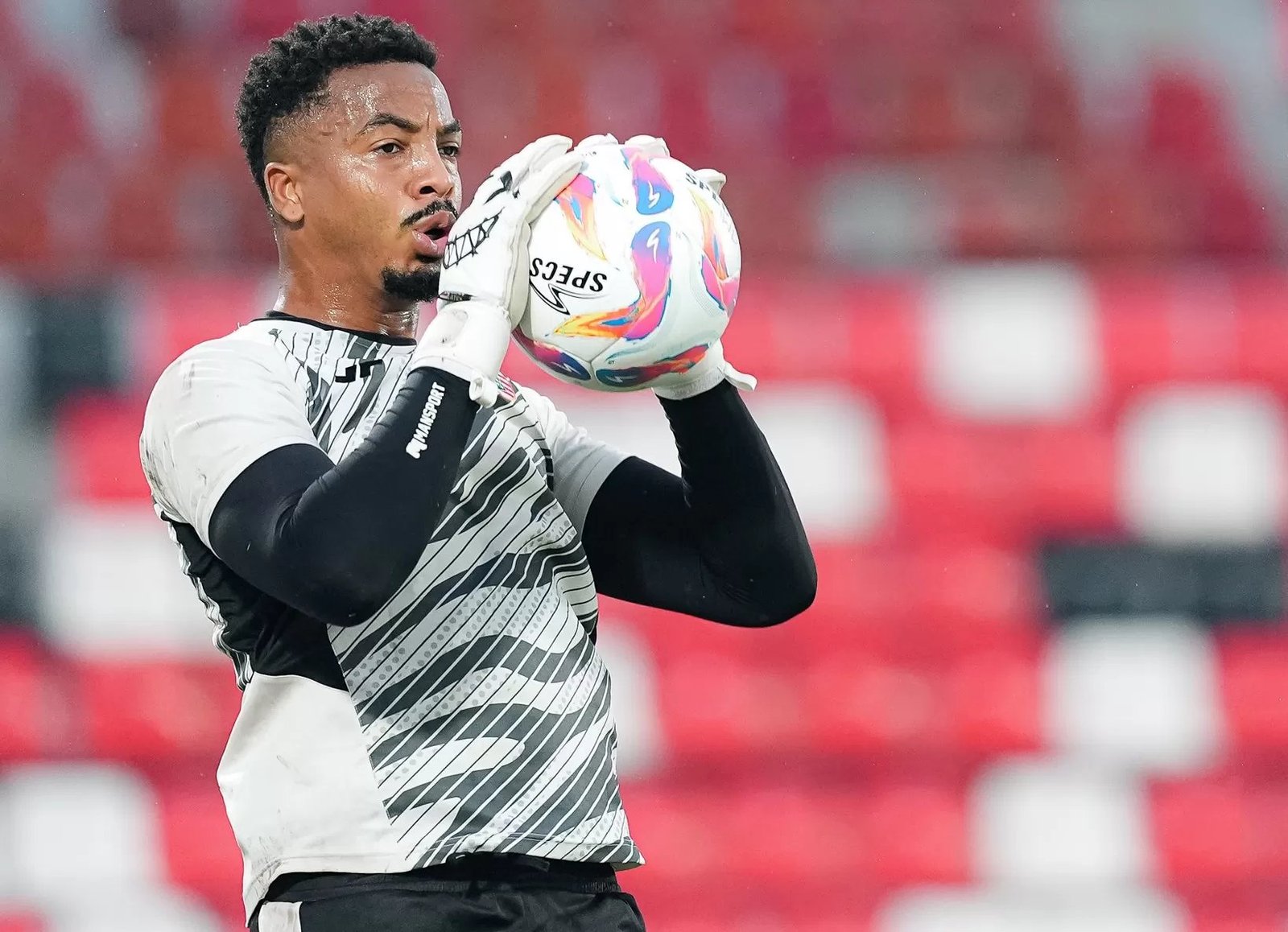 Wuiih, Kiper Persija Gak Cuma Jago Tepis Bola tapi Juga Punya Sabuk Coklat Jiu Jitsu