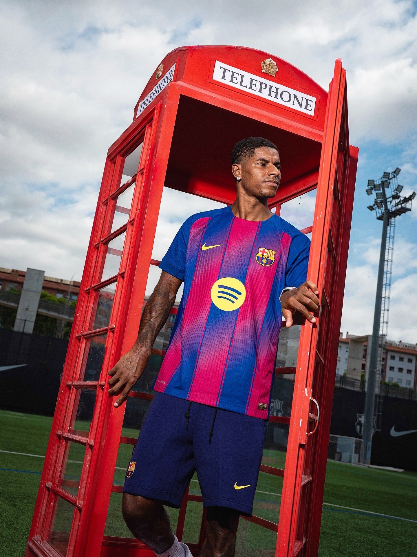 Kata Pertama Marcus Rashford Usai Resmi Berseragam Barcelona