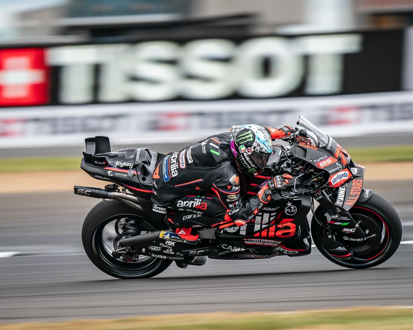 Hasil MotoGP Inggris: Diwarnai Crash Marc Marquez dan Alex, Marco Bezzecchi Rebut Menangi Balap Dramatis