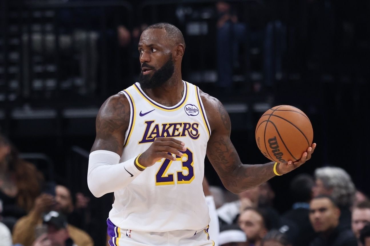 Update NBA: Cedera Baru LeBron James Paksa Pelatih Lakers Siapkan Strategi Ini