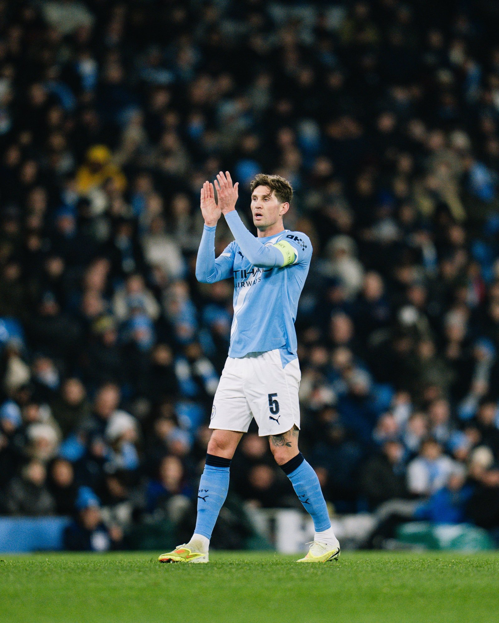 Bayern Munchen Tertarik Boyong Bek Senior Manchester City