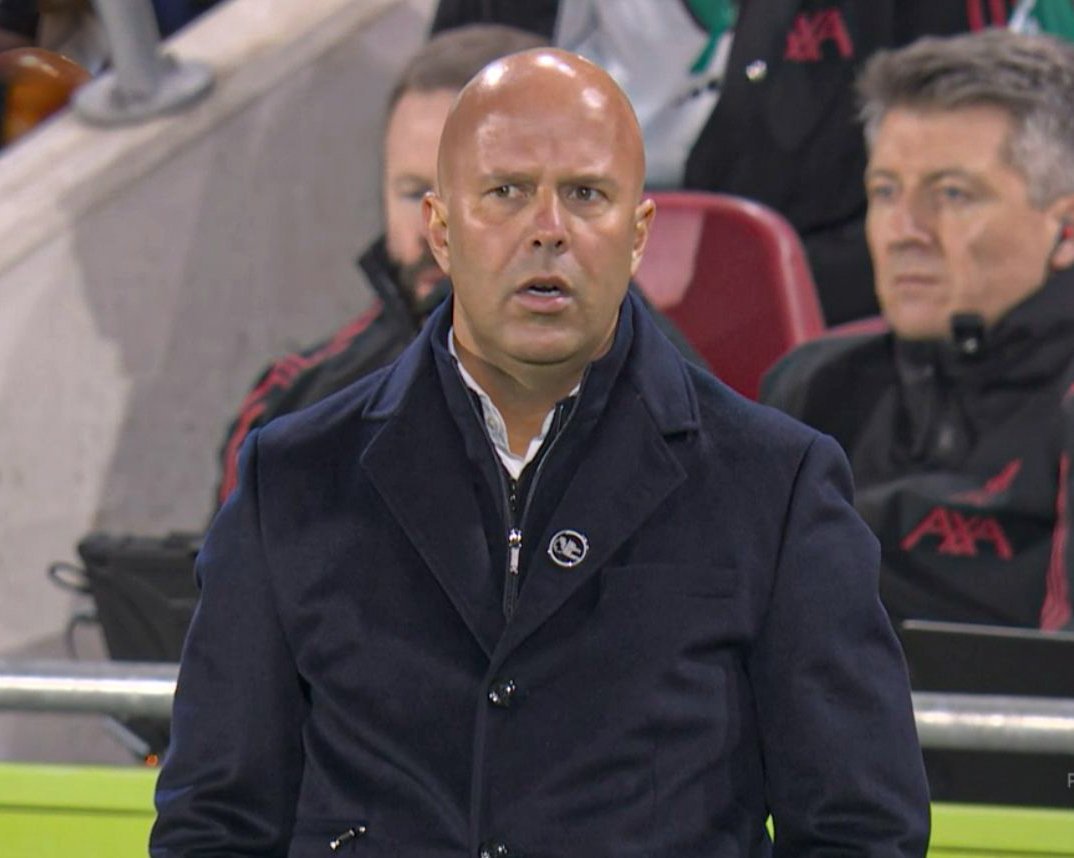 Reaksi Mengejutkan Arne Slot Usai Liverpool Kalah Telak 1-4 dari PSV