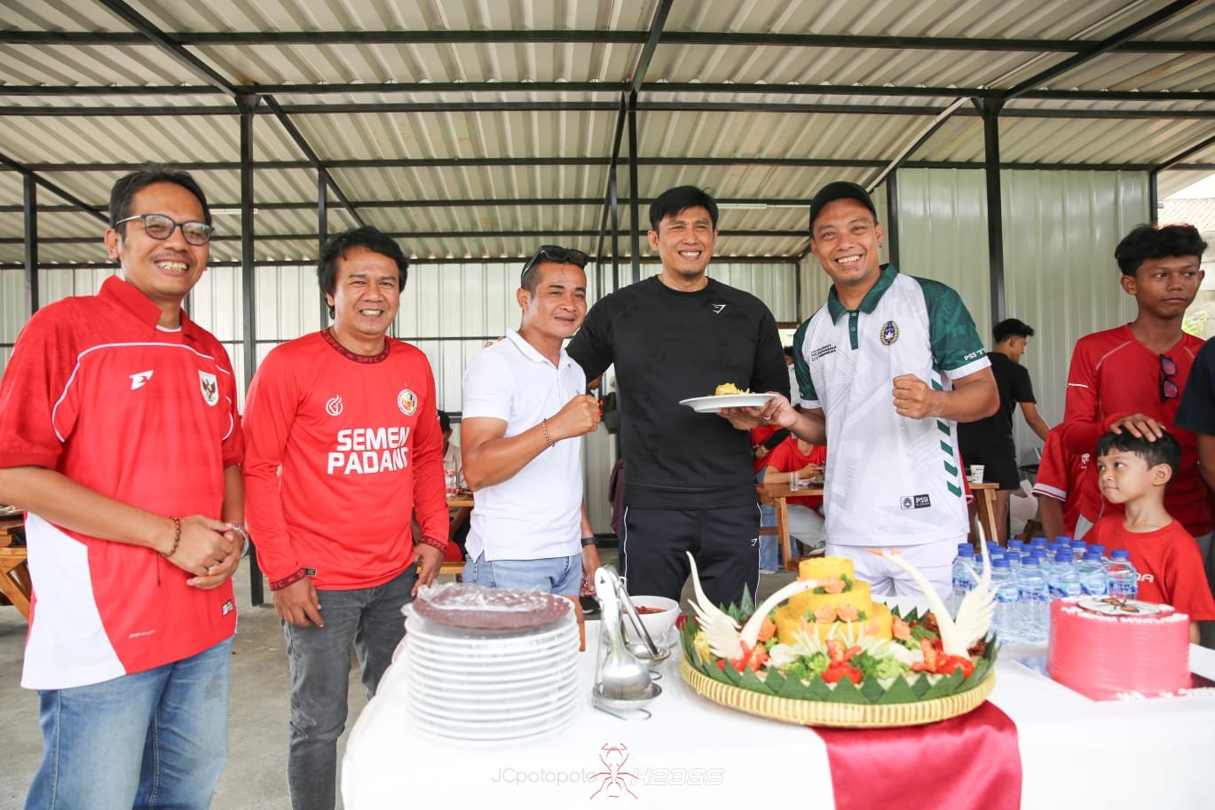 Legenda Timnas Indonesia Hamka Hamzah Buka Akademi Sepak Bola