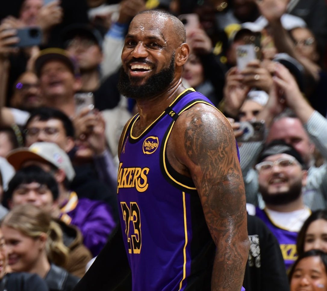  Hasil NBA: LeBron James Ngamuk Cetak 42 Poin, LA Lakers Sikat Warriors