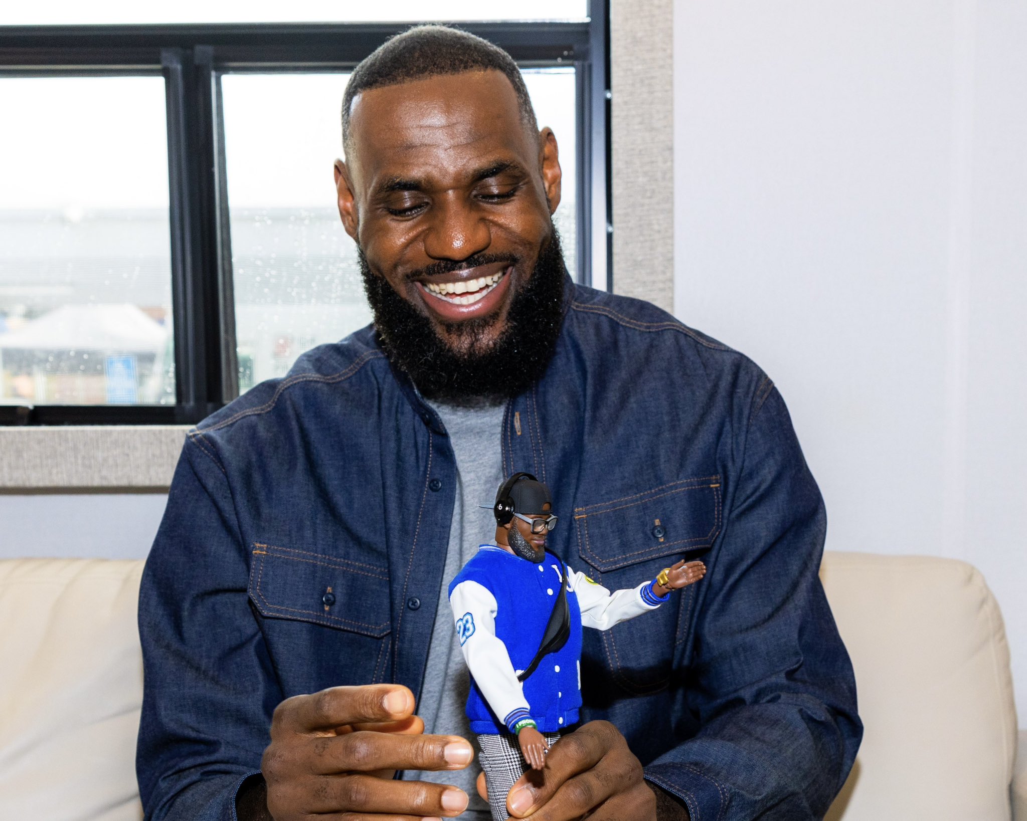 Lucu, Bintang NBA dan LA Lakers LeBron James Jadi Boneka Barbie...