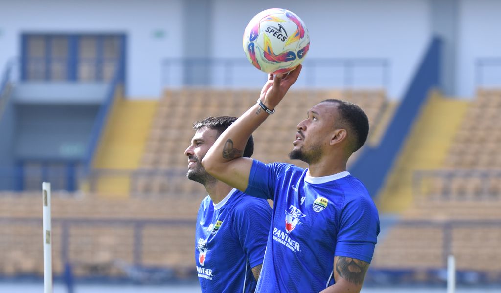 Persib vs PSM Makassar: Tyronne del Pino Tatap 14 Laga Final Maung Bandung