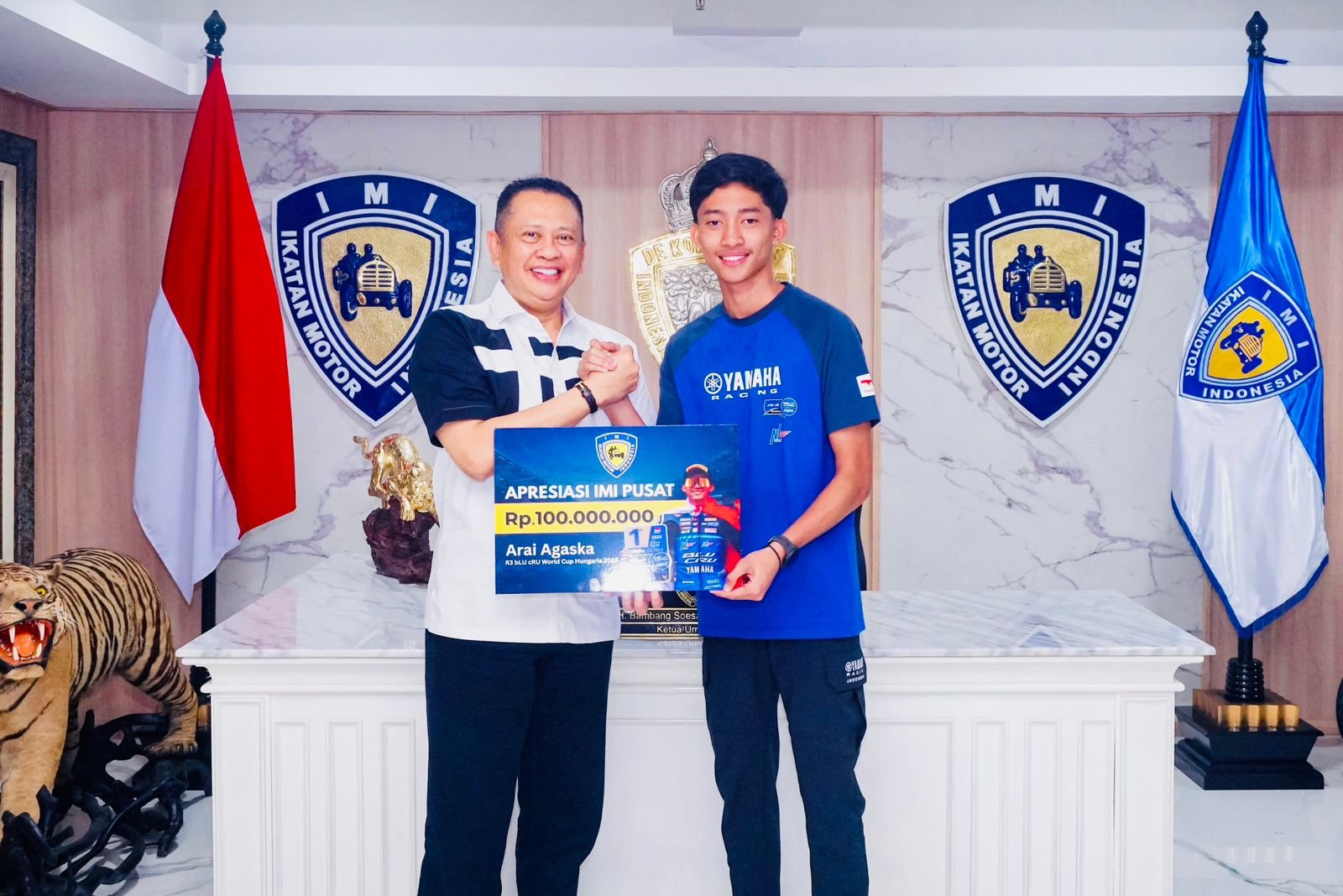 Juarai R3 BLU CRU World Cup Hungaria, Arai Agaska Dapat Apresiasi Rp 100 Juta dari Ketua Umum IMI Bambang Soes