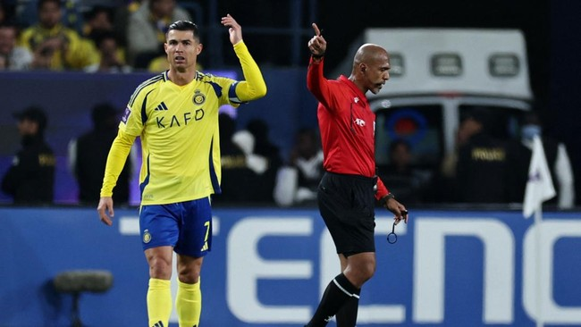 Alamak Wasit Bahrain vs Timnas Indonesia Ahmed Al Kaf Berulah Lagi,  Kali Ini Sampai Bikin Ronaldo Marah!