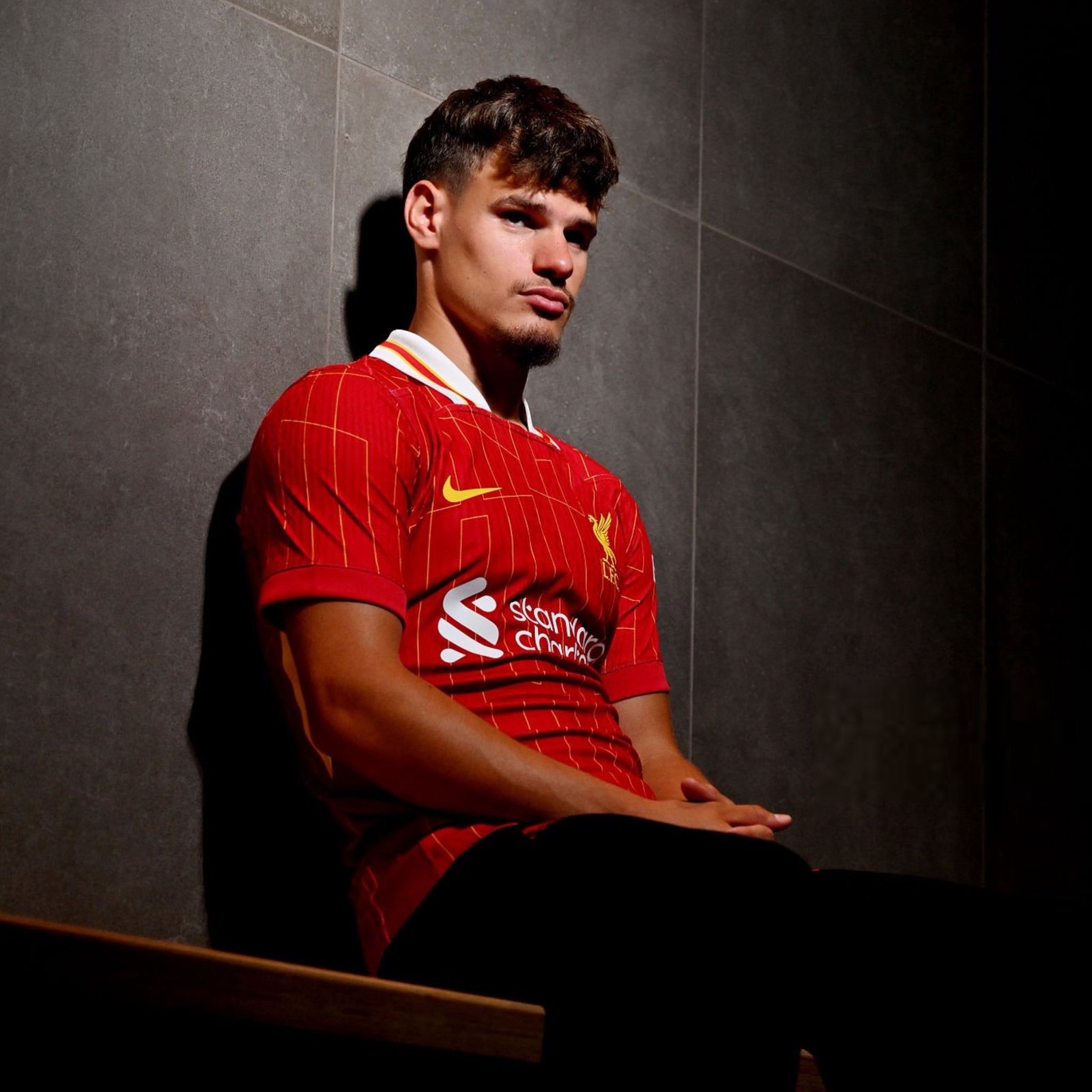 Komentar Milos Kerkez Usai Resmi Berseragam Liverpool