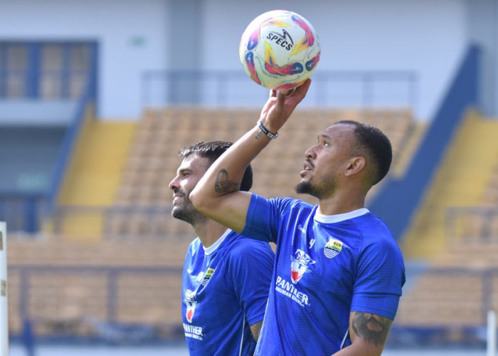 Persib vs PSM Makassar: Tyronne del Pino Tatap 14 Laga Final Maung Bandung