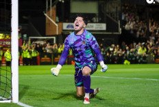 Kocak, Kiper Grimsby Town Ternyata Fans Manchester United