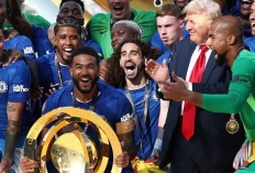 Kocak, Cole Palmer Bingung Sekaligus Kaget Lihat Donald Trump Ikut Perayaan Trofi Chelsea
