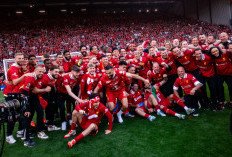 Liverpool Juara Liga Inggris, Arne Slot Balas Nyanyikan Nama Jurgen Klopp di Stadion Anfield