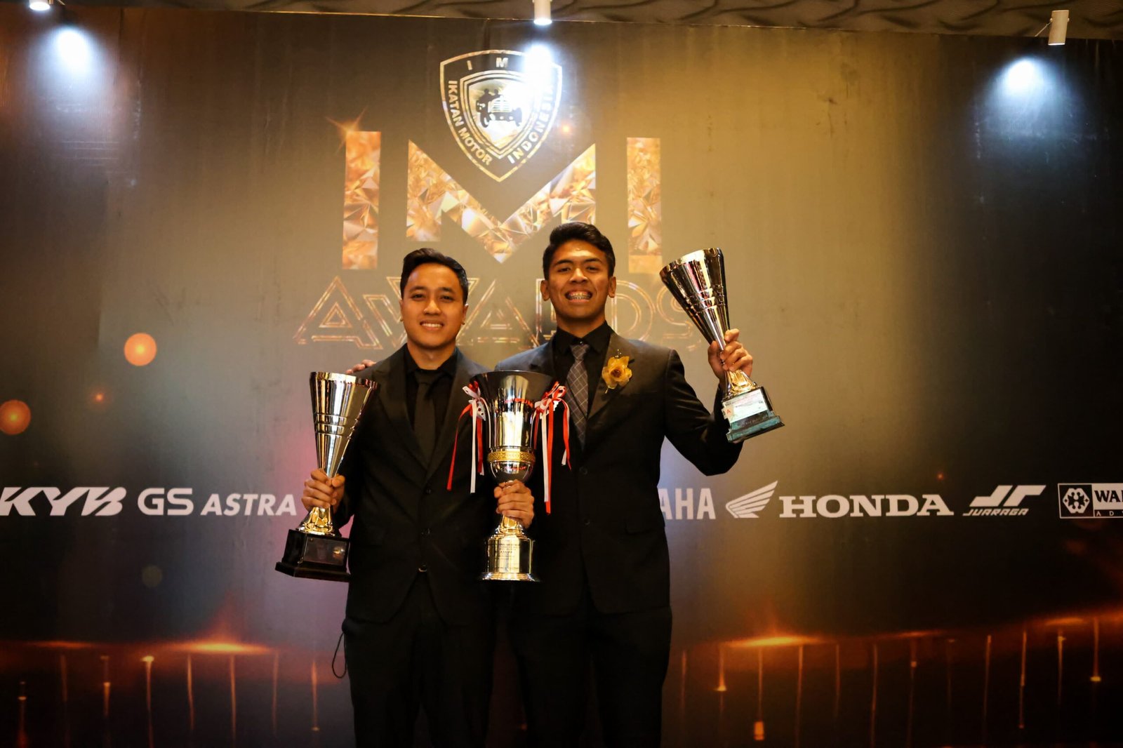 Avila Bahar dan Andri Abyrezky Raih Langsung IMI Awards