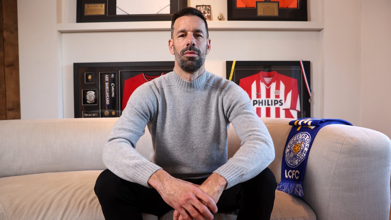 Resmi Latih Leicester City, Ruud van Nistelrooy Akui Memang Sedih Tinggalkan Manchester United