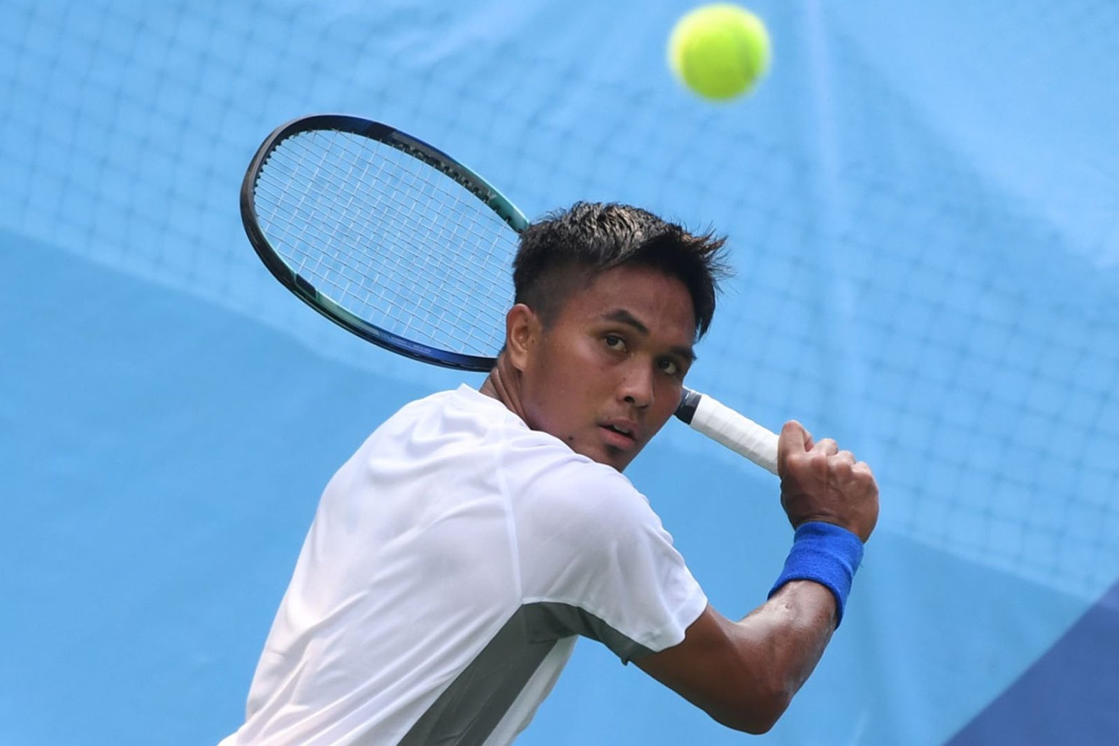 Kalahkan Petenis Ranking 50 Dunia, Rifqi Fitriadi Bidik Kemenangan di Perempat Final ITF M15 Bali